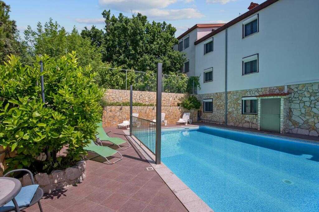 Vanjski bazen Pansion Adria Haus